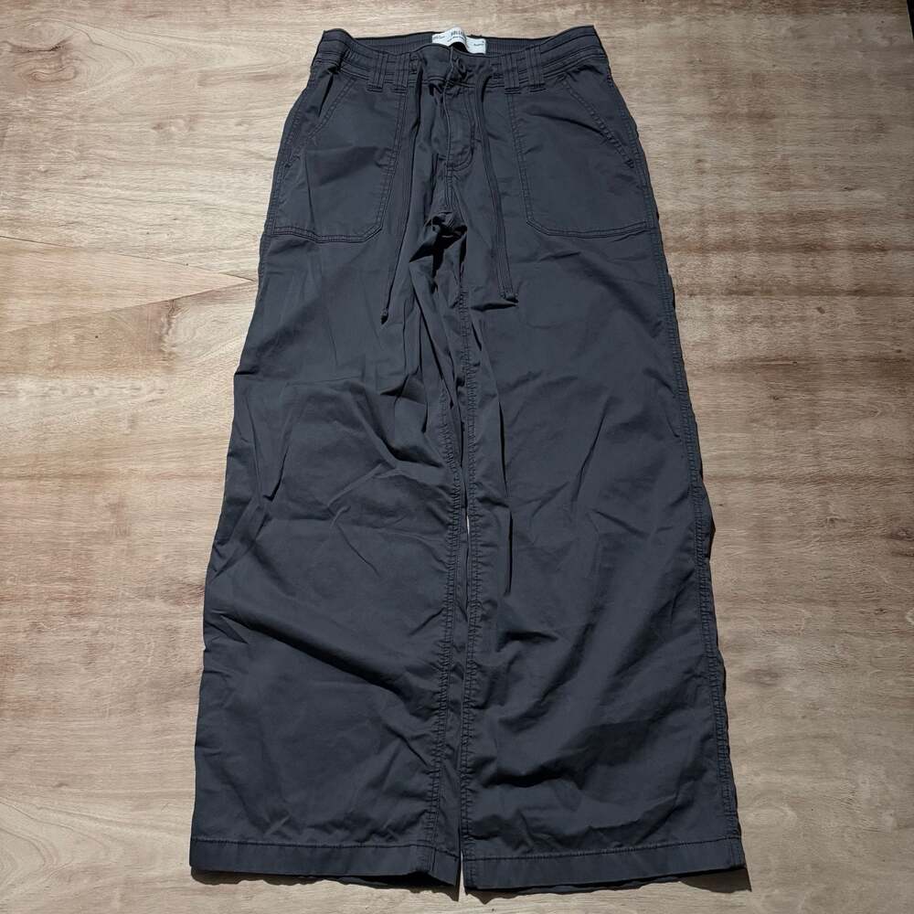 Hollister Low-Rise Super Baggy Cargo Pants - Picture 1 of 6